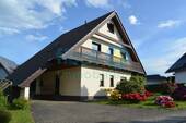 Einfahrt - Wohnen am Waldrand - Gepflegtes Einfamilienhaus in ruhiger Lage von Borna