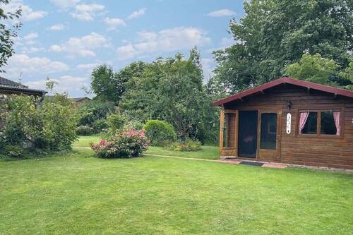 Garten mit Gartenhaus - 