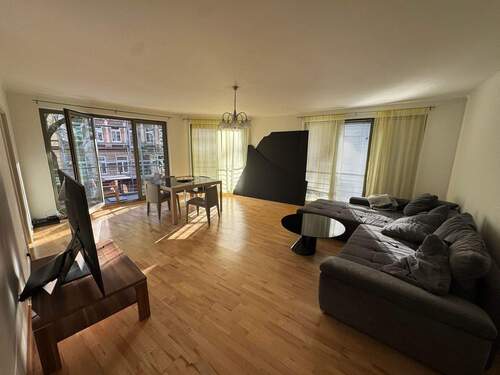 Wohnzimmer mit Essbereich - 