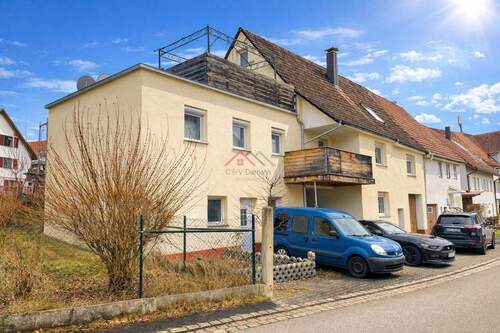 Außenbild - Großzügiges Wohnhaus mit flexiblen Nutzungsmöglichkeiten in ruhiger Lage von Tuttlingen-Nendingen