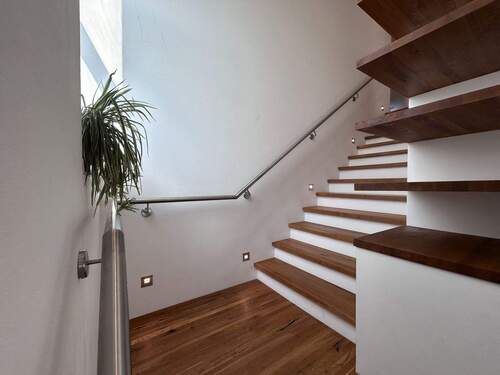 Treppe ins Obergeschoss - 