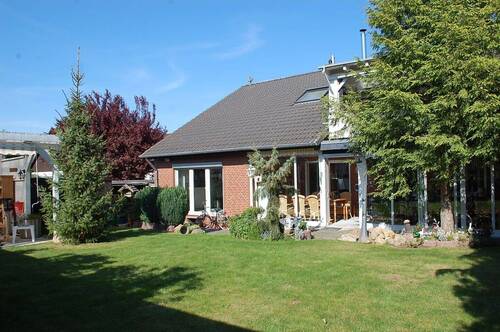EFH Hausrückseite Garten- und Wintergartenansicht - Einfamilienhaus mit 208,00 m² in Salzgitter zum Kaufen