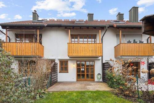 Rückansicht Haus - modernes Reihenmittelhaus mit Kamin und Platz für die ganze Familie