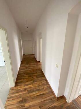 Flur - 4 Zimmer Etagenwohnung in Magdeburg