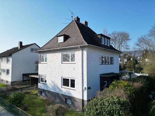 Vorderansicht - 7 Zimmer Mehrfamilienhaus, Wohnhaus zum Kaufen in Kassel