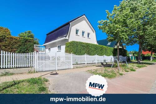 Außenansicht - Einfamilienhaus in begehrter Lage von Teltow: Garten, Wintergarten & umfangreichen Modernisierungen