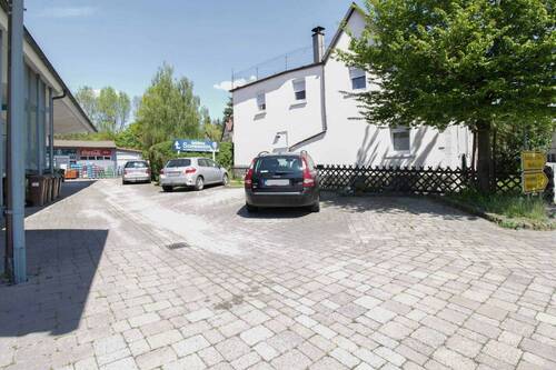 Ansicht Stellplätze - 1 Zimmer Mehrfamilienhaus, Wohnhaus in Neuenstein