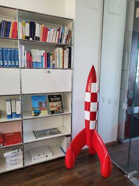 Bibliothek und Tintin-Rakete - Büro zur Miete in Hannover