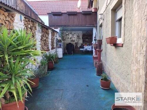 Hof mit Sitzecke - 