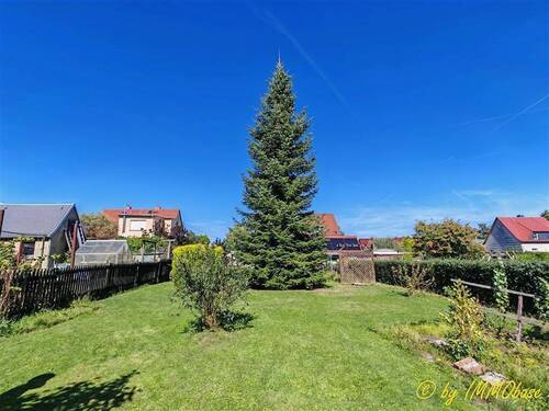Weitläufiges Gartengrundstück - Doppelhaushälfte mit 95,00 m² in Hainichen zum Kaufen