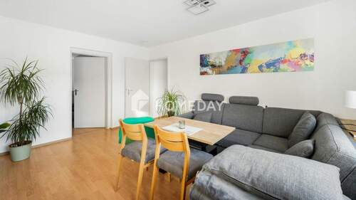 Wohnzimmer 2 - 2 Zimmer Etagenwohnung in Zwenkau