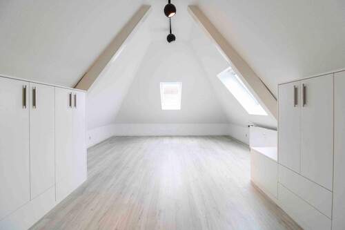 Schlafzimmer 3.OG (2) - 3 Zimmer Einfamilienhaus in Oberursel (Taunus)