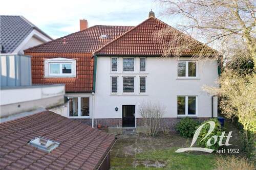 Rückwärtige Hausansicht - 3 Zimmer Mehrfamilienhaus, Wohnhaus in Apen