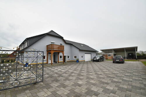 Hofeinfahrt - Mehrfamilienhaus, Wohnhaus mit 283,00 m&sup2; in Hilgermissen zum Kaufen