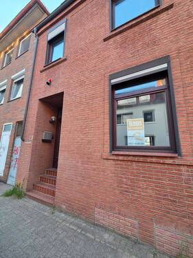Straßenfront - 6 Zimmer Reihenmittelhaus zum Kaufen in Bremen