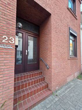 Hauseingang - 6 Zimmer Reihenmittelhaus in Bremen