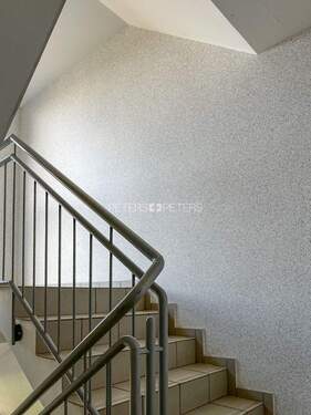 Treppenhaus - 3 Zimmer Etagenwohnung in Hamburg