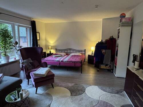 Wohn- und Schlafzimmer (1).JPG - 