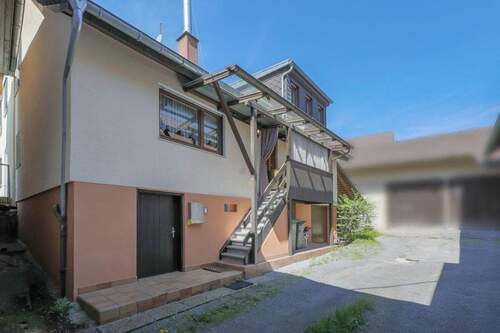 Außenansicht vom Innenhof - 4 Zimmer Doppelhaushälfte zum Kaufen in Ölbronn-Dürrn / Dürrn