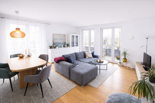 tolles geräumiges Wohnzimmer - 4 Zimmer Etagenwohnung zum Kaufen in Fürstenfeldbruck