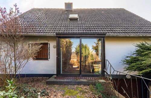 Windfang und Hauseingang - 3 Zimmer Mehrfamilienhaus, Wohnhaus zum Kaufen in Rosengarten-Klecken