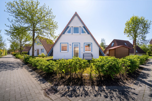 Außenansicht - Ferienhaus mit überdachter Terrasse und Kaminofen