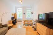 Wohnzimmer I - 2 Zimmer Etagenwohnung in Berlin