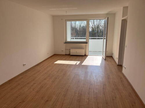 Wohnzimmer - 4 Zimmer Etagenwohnung zum Kaufen in Eschborn