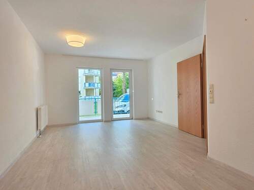 Wohnzimmer mit Balkon - 