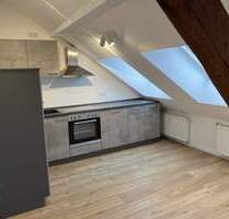 Schöne 2-Zimmerwohnung - DG - Duschbad - Einbauküche - Renoviert - Kein Aufzug - Nürnberg Glockenhof