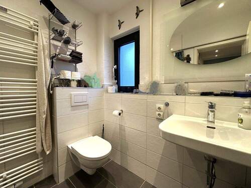 Duschbad mit Fenster, HWB… - 
