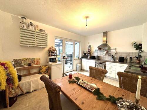 Die helle große Küche … - 