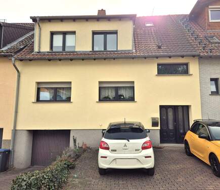 Front - Großzügiges Zweifamilienhaus, topp Zustand, kaufen statt mieten