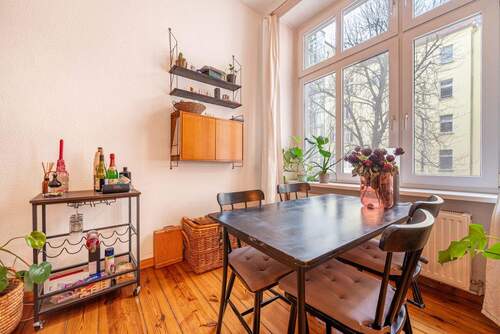 Essbereich im Wohnzimmer - 2 Zimmer Etagenwohnung zum Kaufen in Berlin