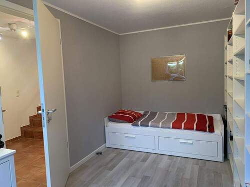 Gäste-/Arbeitszimmer Gegens. - 