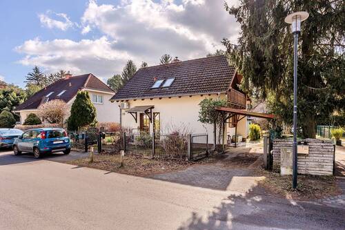 Zufahrt mit Vorderhaus - 