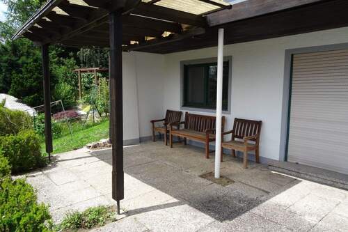 Blick auf die Terrasse - Einfamilienhaus mit 186,00 m² in Reisgang zum Kaufen