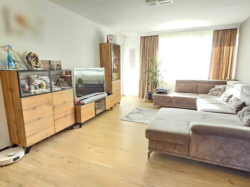 Wohnzimmer mit Balkon - 