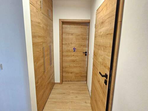 Flur mit Einbauschrank - 