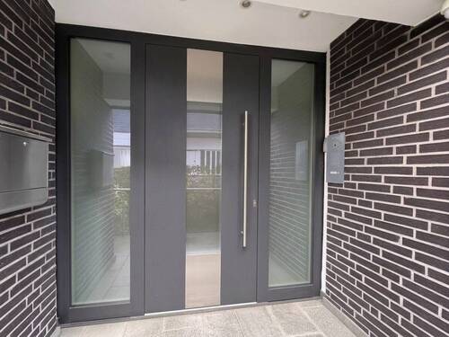 Eingang - 7 Zimmer Doppelhaushälfte zum Kaufen in Velbert