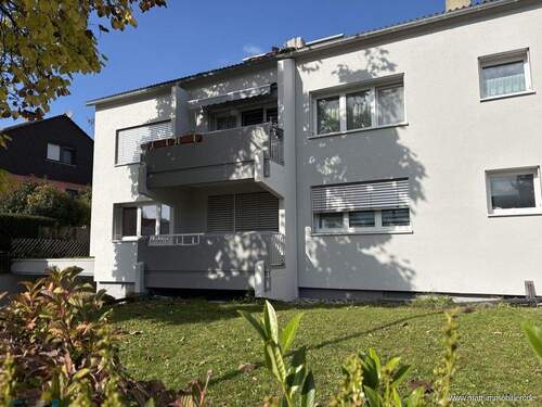 Balkonseite - Großzügige 3,5 Zimmer Wohnung in energetisch saniertem MFH in Bohlingen