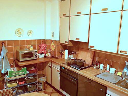 Küche mit älterer Einbauküche - 