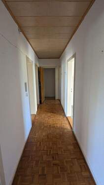 Flur EG - Mehrfamilienhaus, Wohnhaus mit 178,00 m² in Ronnenberg zum Kaufen