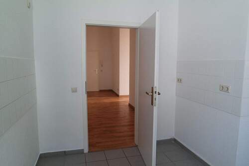 Küche - Ansicht zum Flur.jpg - 