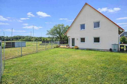 Sicht aufs Haus vom Garten - Einfamilienhaus in Rüsselsheim am Main zum Kaufen