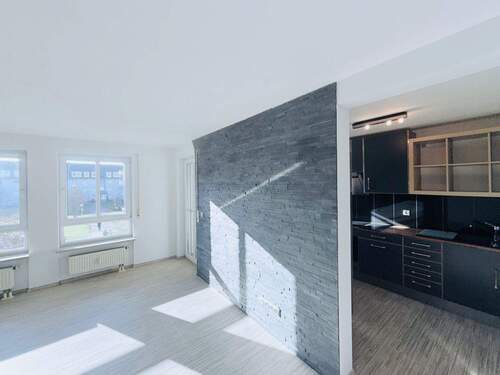 Großzügiger Wohn- Essbereich mit offener Küche - 3 Zimmer Etagenwohnung in Roth