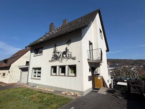 Hausansicht - Attraktives Immobilienensemble: Einfamilienhaus mit zusätzlichem Bungalow in ruhiger Lage!