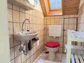 Separates WC mit Waschbecken im Schlafzimmer integriert - 