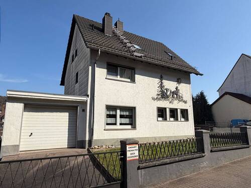 Hausansicht - 1 Zimmer Mehrfamilienhaus, Wohnhaus zum Kaufen in Rodalben