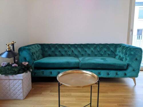 Sofa im Wohnzimmer - 3 Zimmer Etagenwohnung in Allensbach